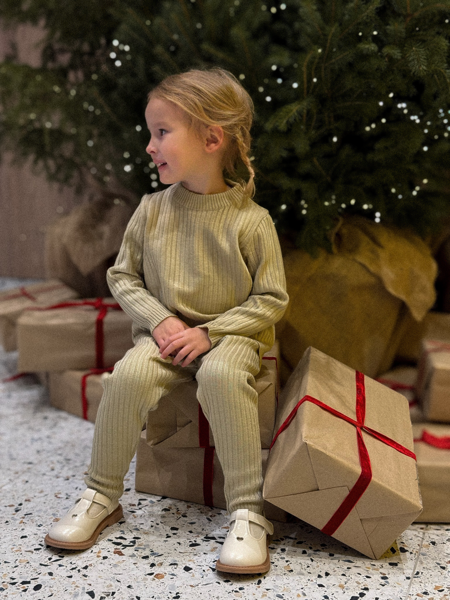 Set 2 piese maleta şi pantalon bej