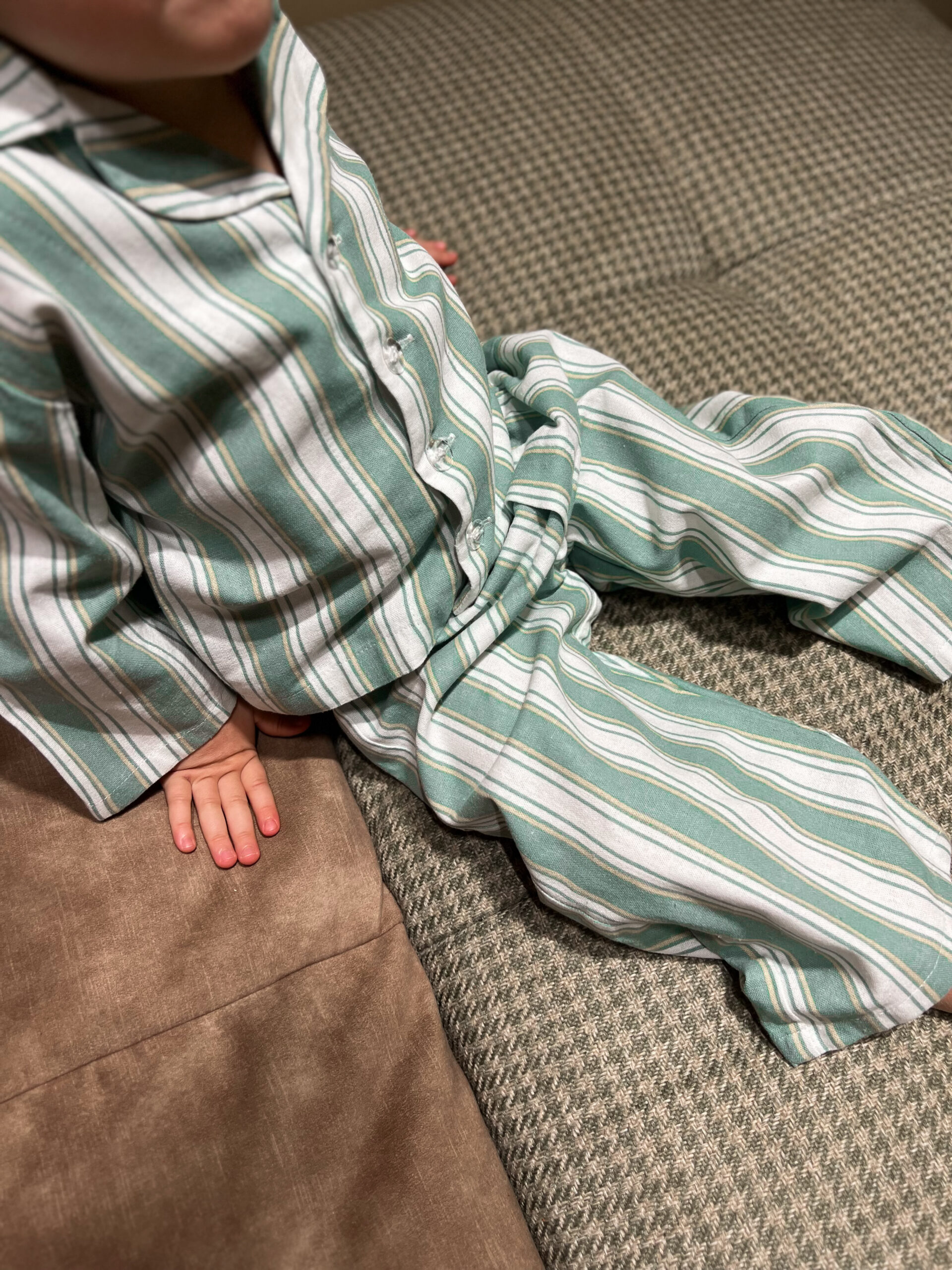 Pijama în dungi verzi