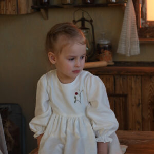 Rochie albă broderie Floare de zmeur