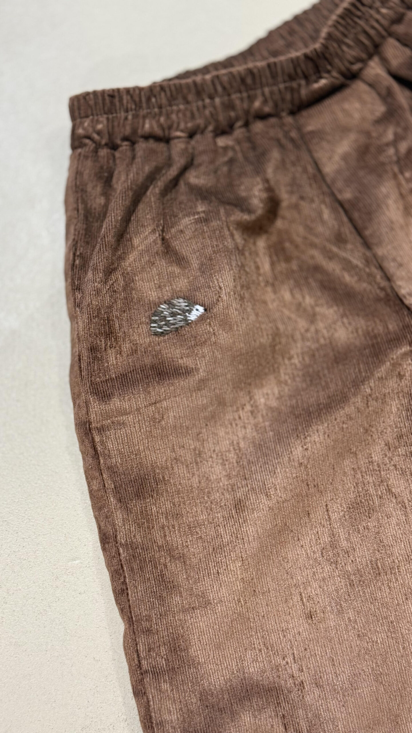 Pantaloni velour maro