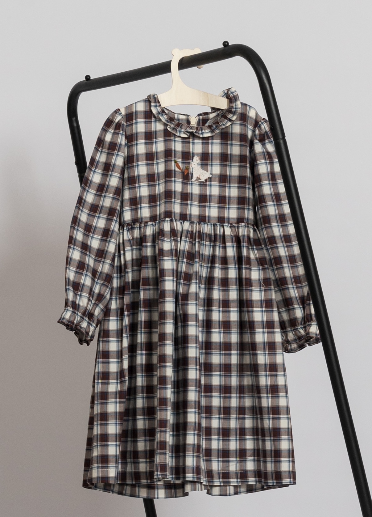 Rochie în carouri cu broderie manuală iepuraș , 4 ani