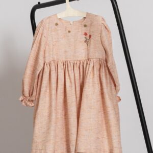 Rochie oranj pudră cu broderie floare şi fluturi