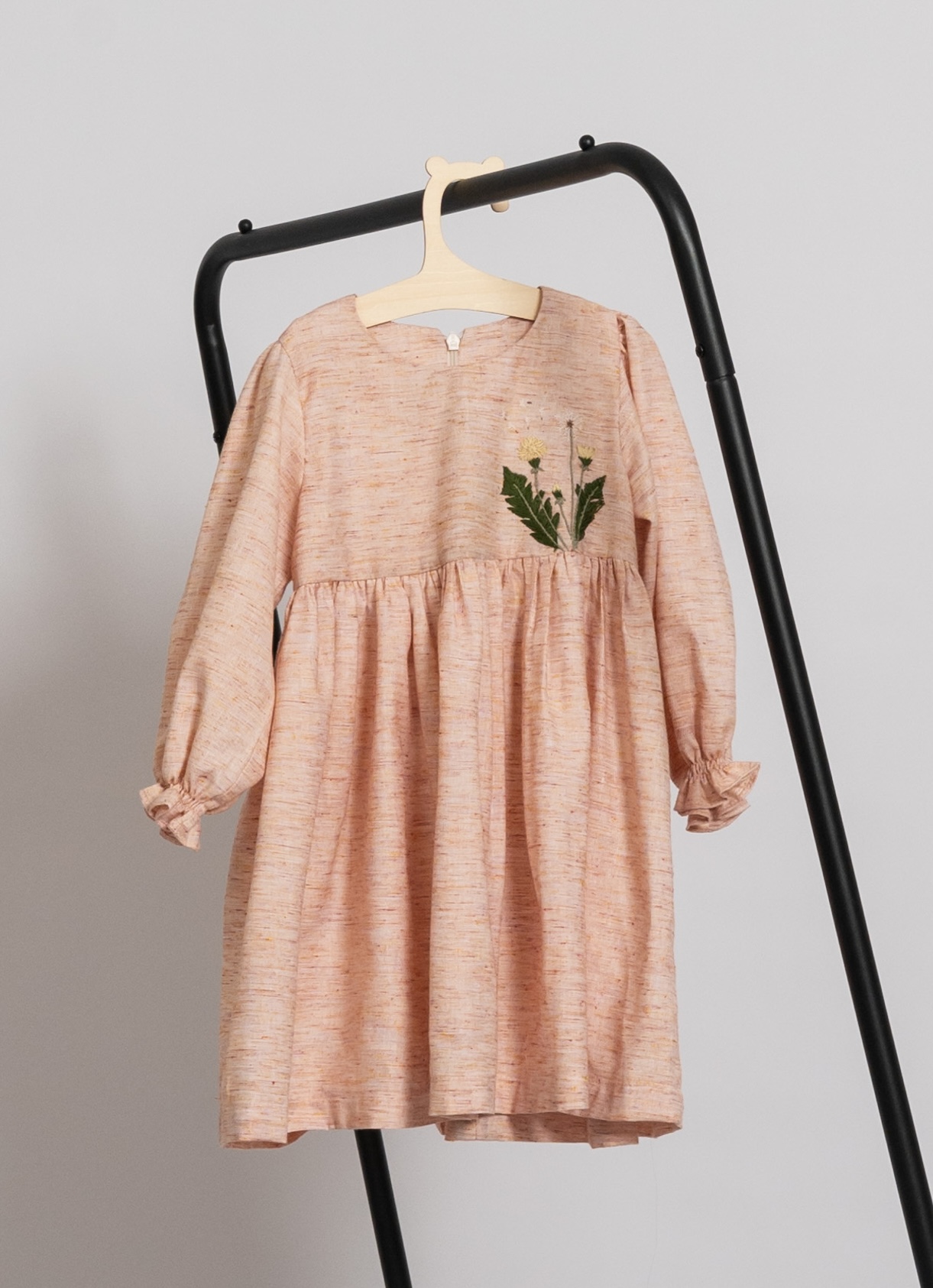 Rochie oranj pudră cu broderie floare de păpădie