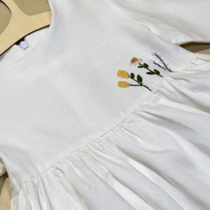 Rochie albă broderie Flori de cîmp