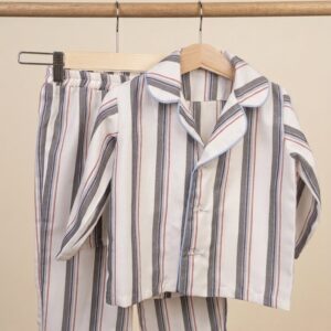 Pijama în dungi tricolore